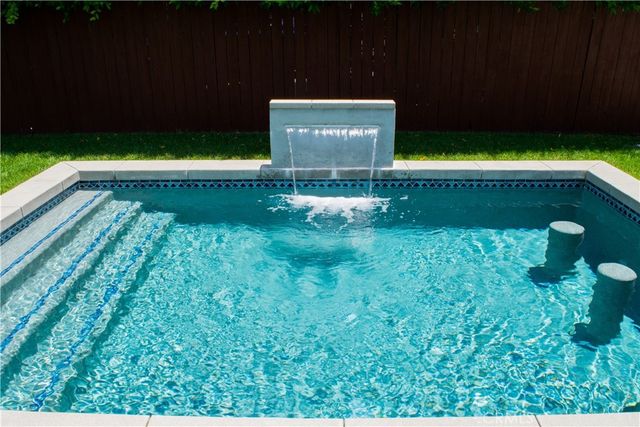 $2,850,000 | 542 North Kilkea Drive, Los Angeles, CA 90048