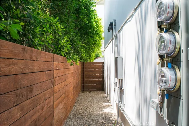 $2,850,000 | 542 North Kilkea Drive, Los Angeles, CA 90048