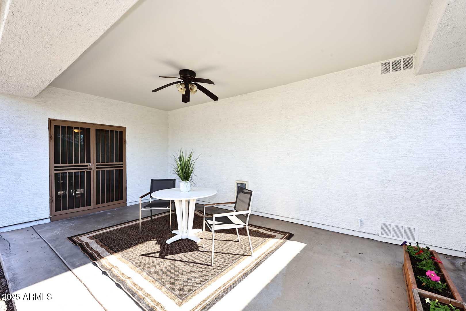 3644 North 15th Street Phoenix, AZ 85014 - Photo 23 of 26 a workspace with furniture and wooden floor