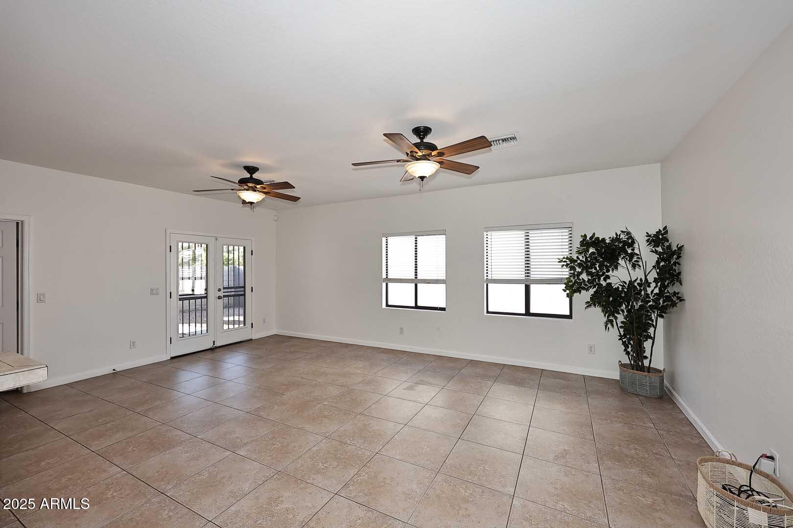 3644 North 15th Street Phoenix, AZ 85014 - Photo 5 of 26 a view of an empty room with a window