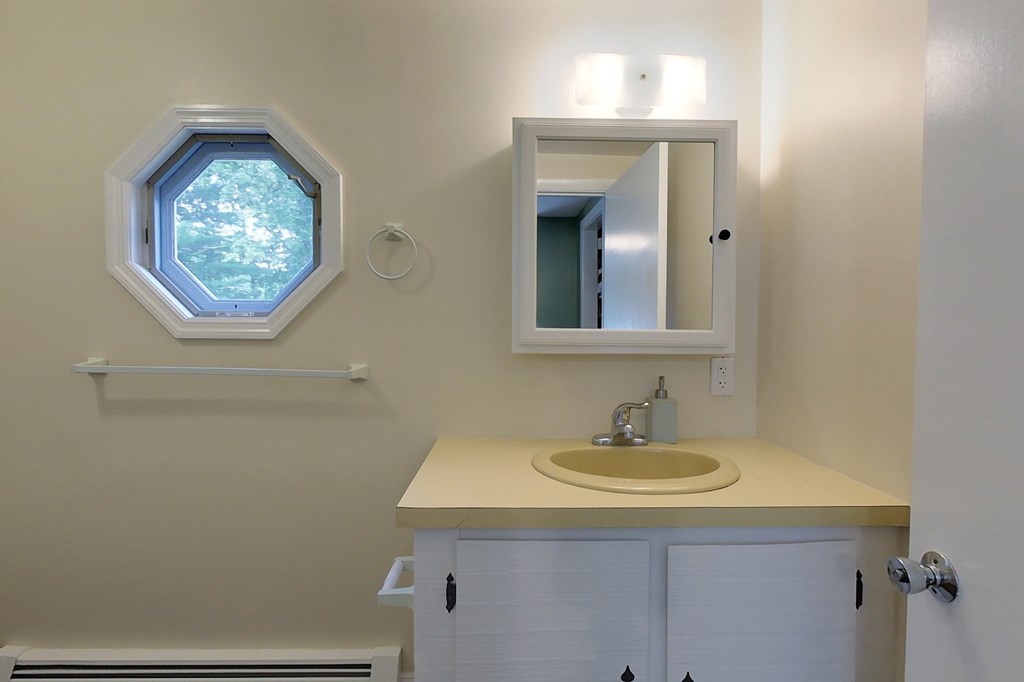 538 Main Street Townsend, MA 01474 - Photo 17 of 37