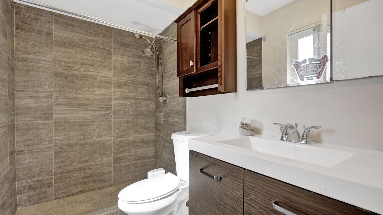 2210 Northwest 3rd Avenue Boca Raton, FL 33431 - Photo 18 of 28 Master Bathroom
