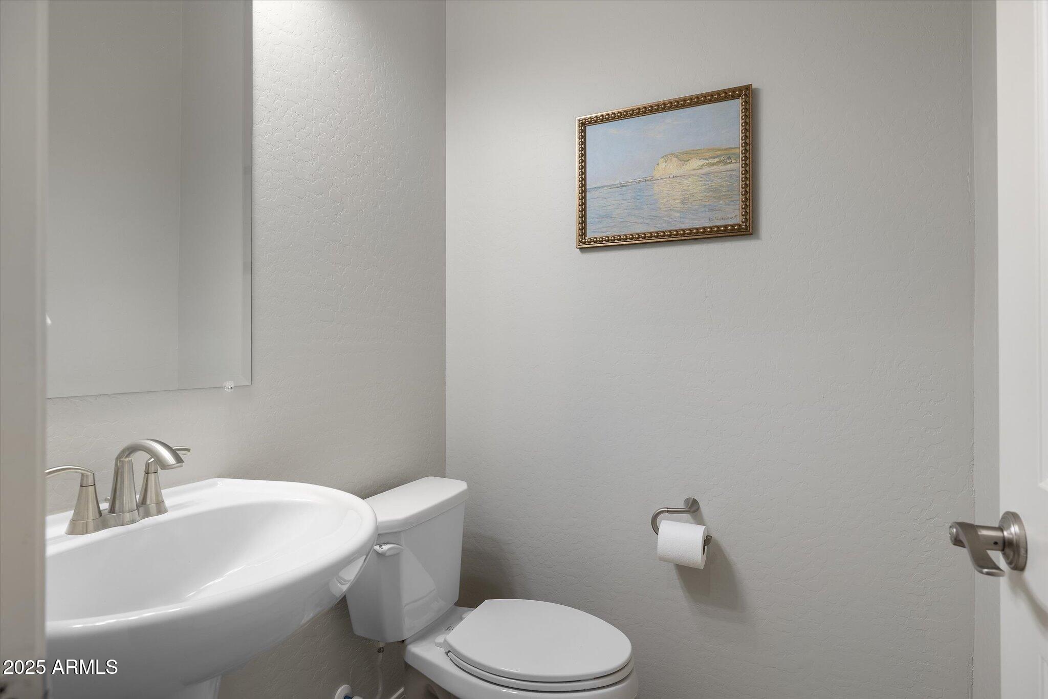 2527 South Quaintance Street Gilbert, AZ 85295 - Photo 18 of 36 a bathroom with a toilet and sink