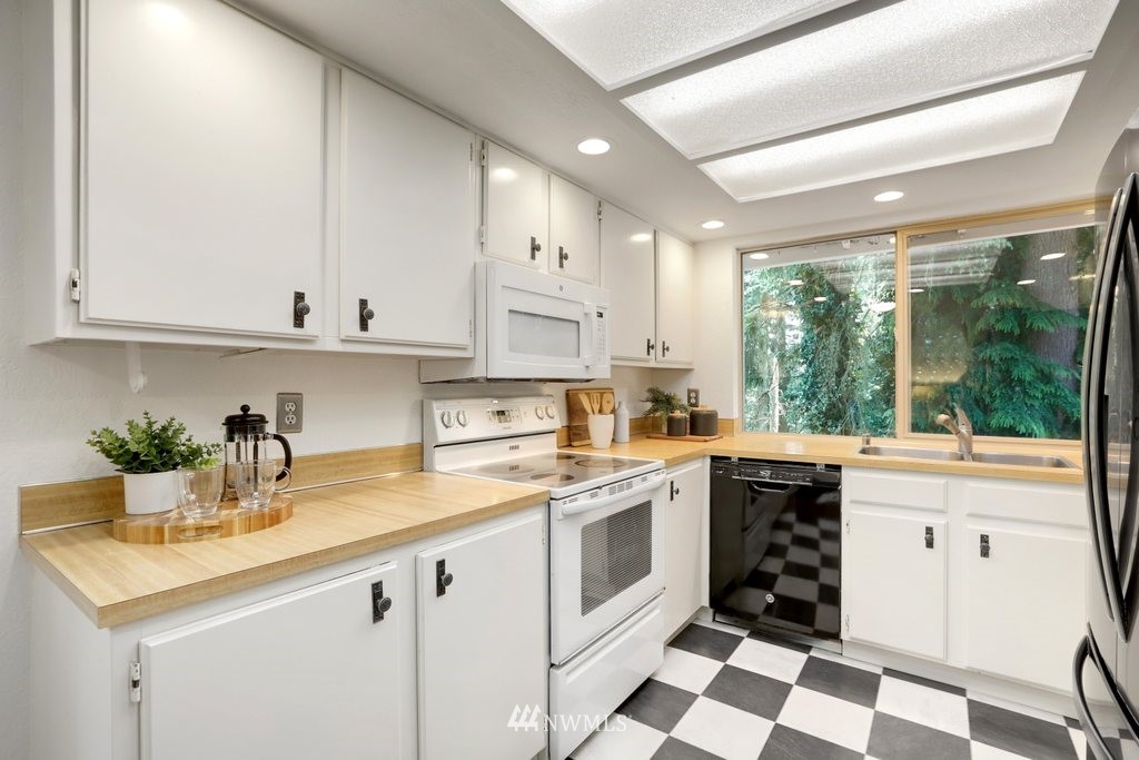 21317 2nd Drive Southeast Bothell, WA 98021 - Photo 12 of 38
