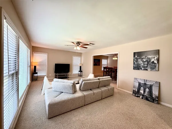 $3,995 | 2009 Sheridan Street, Houston, TX 77030