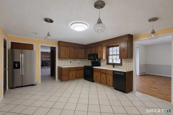 $2,850 | 12 Hilltop Drive, Canton, CT 06019