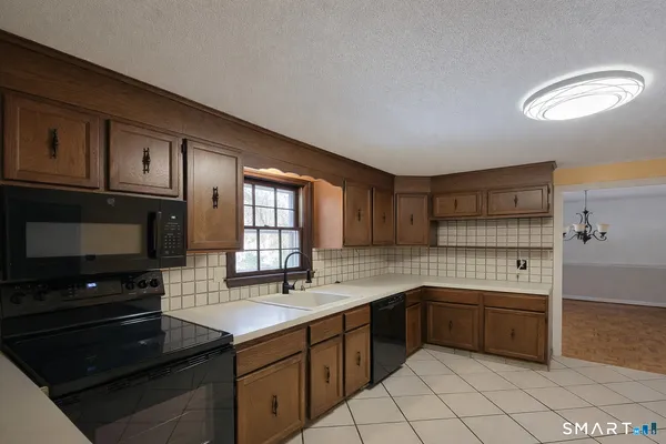 $2,850 | 12 Hilltop Drive, Canton, CT 06019