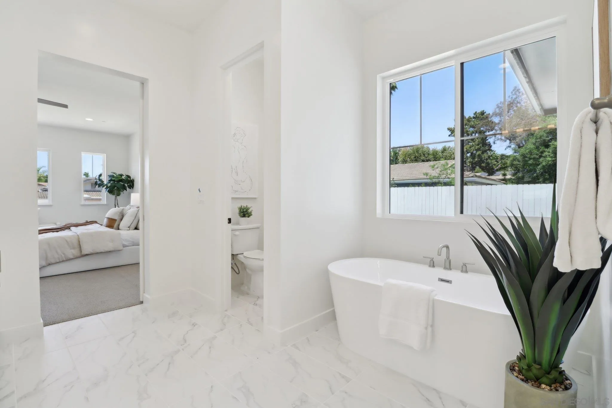 2745 Alexander Drive Escondido, CA 92029 - Photo 21 of 39 a living room with furniture and a potted plant