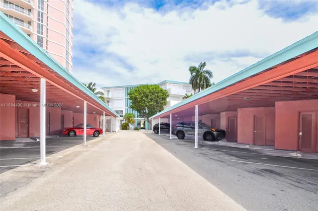a view of a back yard of the house