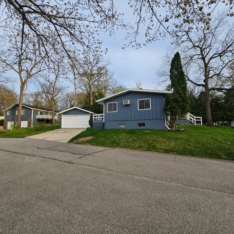 $550,000 | 560 Free Church Drive, Williams Bay, WI 53191