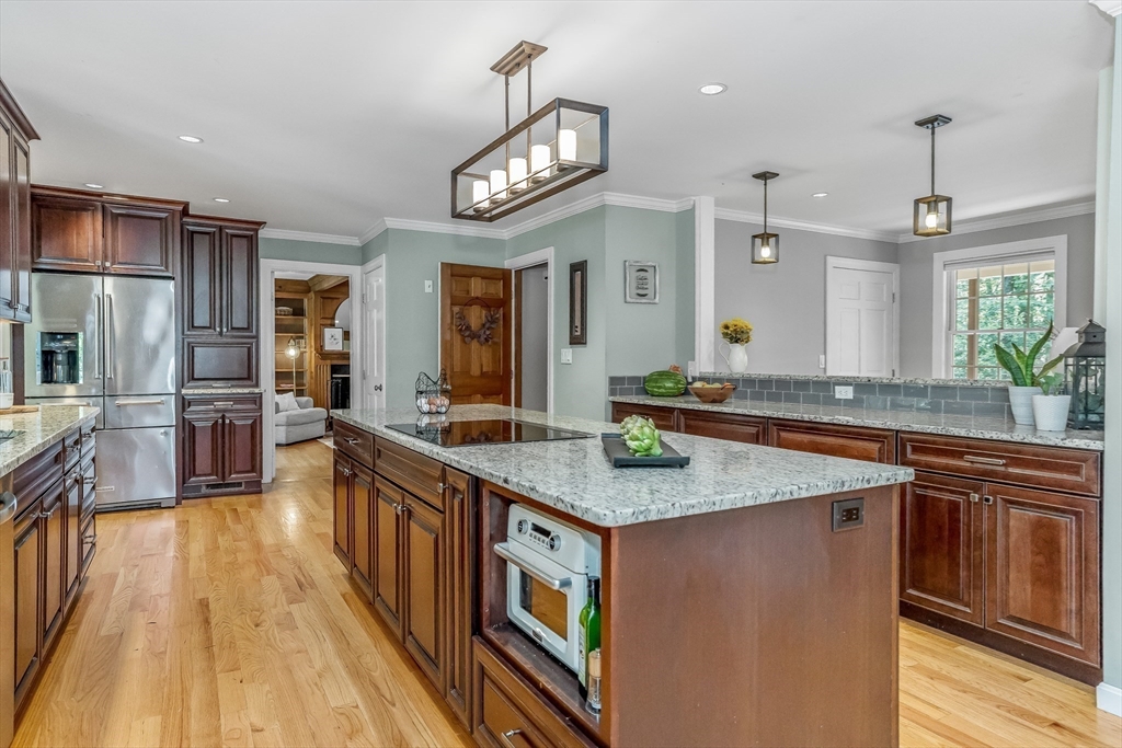43 Groton Road Shirley, MA 01464 - Photo 9 of 42