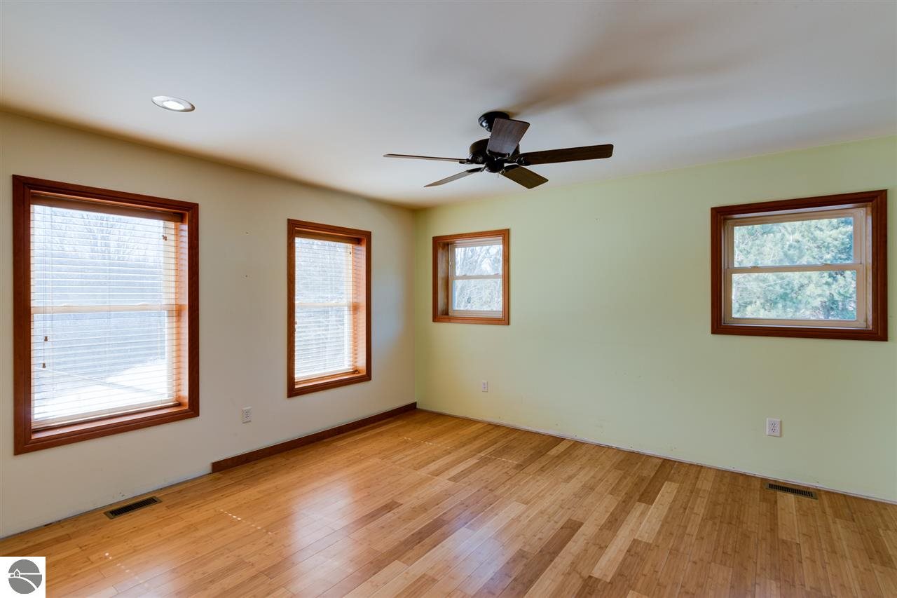 8104 Bennett Road Williamsburg, MI 49690 - Photo 22 of 70 1795315-21.JPG