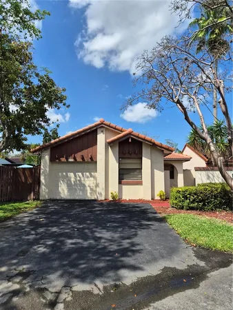 $2,700 | 17316 Northwest 63rd Avenue, Hialeah, FL 33015