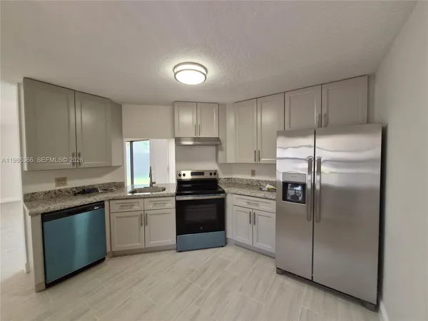 $2,700 | 17316 Northwest 63rd Avenue, Hialeah, FL 33015