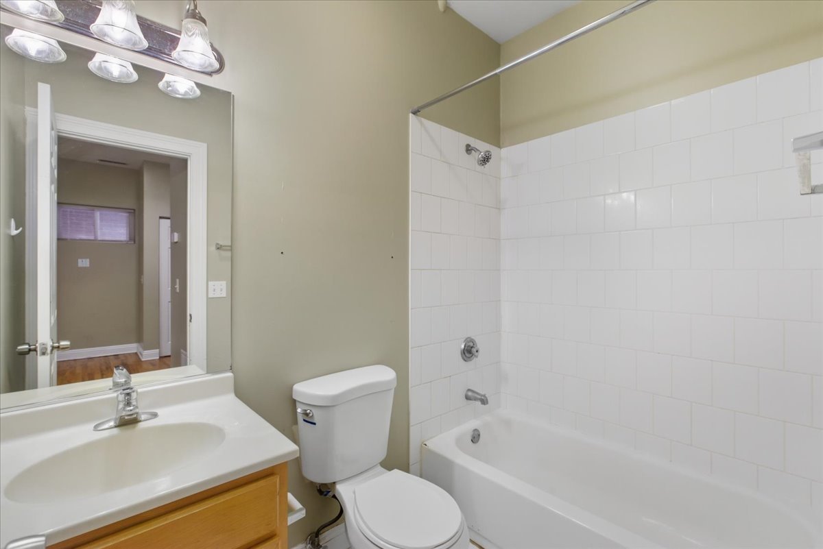 1638 West Warren Boulevard, Unit 1R Chicago, IL 60612 - Photo 8 of 10