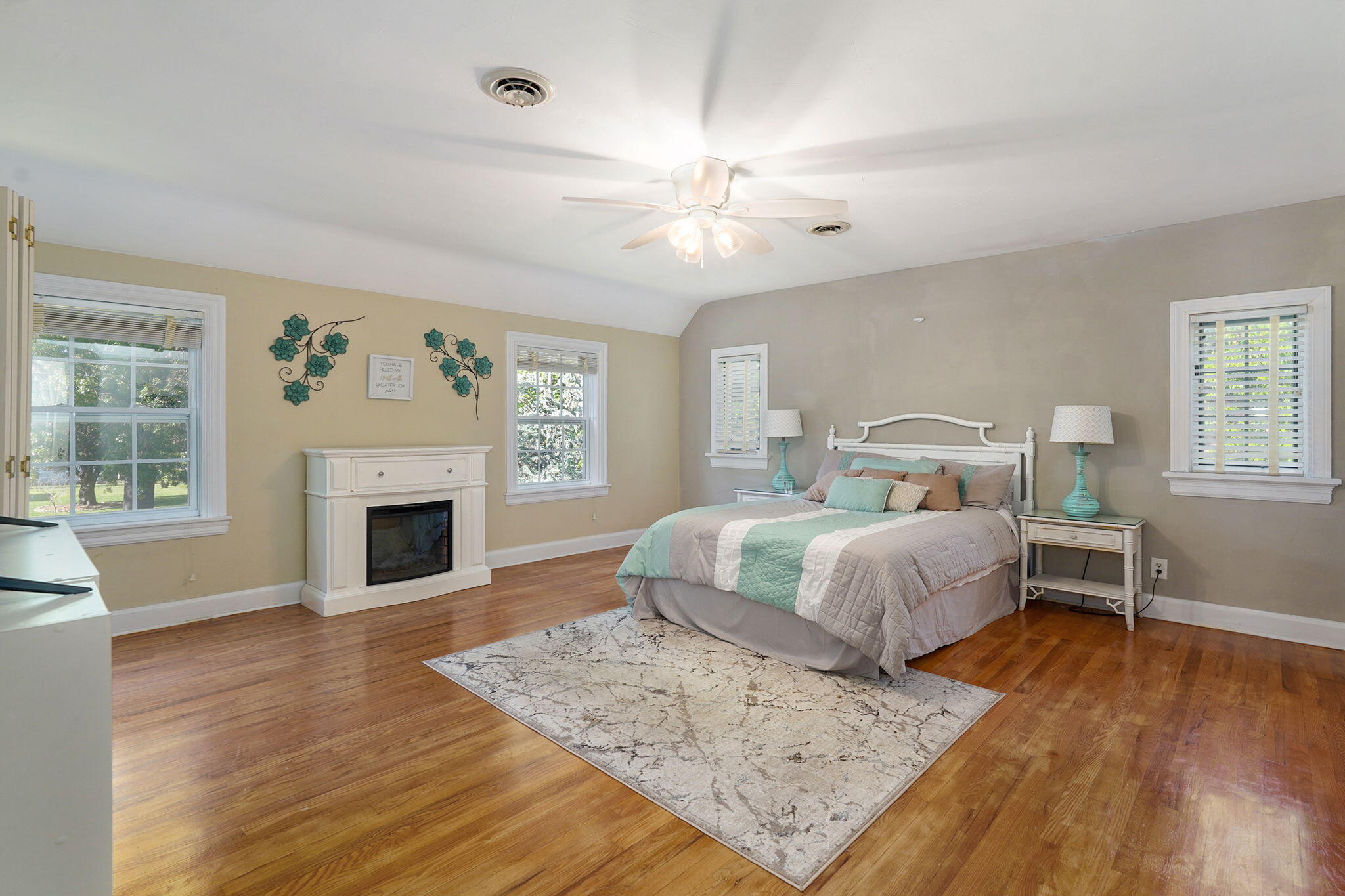 956 East University Street Springfield, MO 65807 - Photo 30 of 76 MASTER BEDROOM