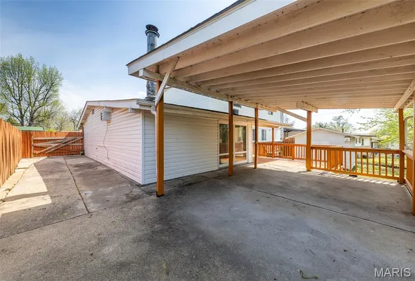 $279,990 | 1665 Horseshoe Drive, Florissant, MO 63033