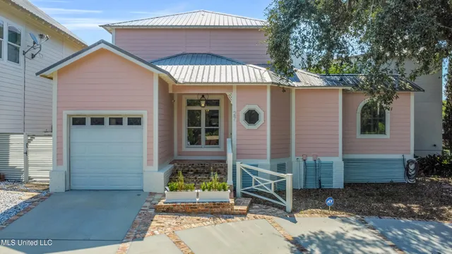 $750,000 | 27 Chapel Hill Road, Bay St. Louis, MS 39520