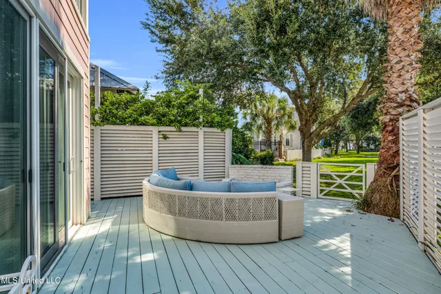 $750,000 | 27 Chapel Hill Road, Bay St. Louis, MS 39520