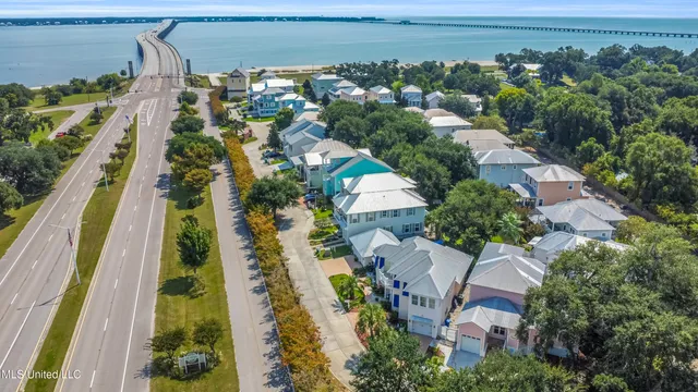 $750,000 | 27 Chapel Hill Road, Bay St. Louis, MS 39520