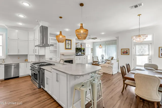 $750,000 | 27 Chapel Hill Road, Bay St. Louis, MS 39520