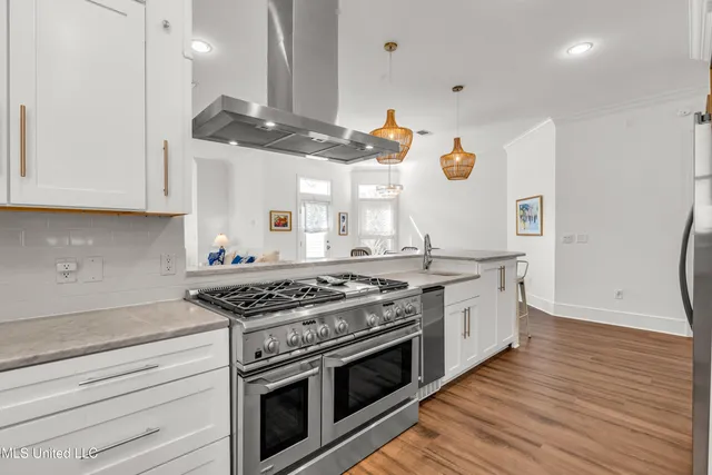 $750,000 | 27 Chapel Hill Road, Bay St. Louis, MS 39520