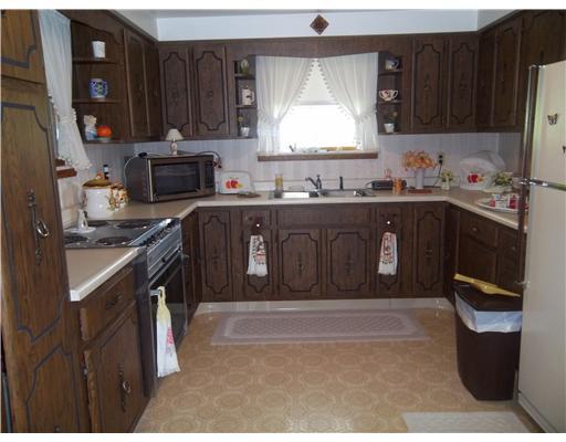 674 Simpson Howell Road Elizabeth, PA 15037 - Photo 4 of 18 Kitchen.
