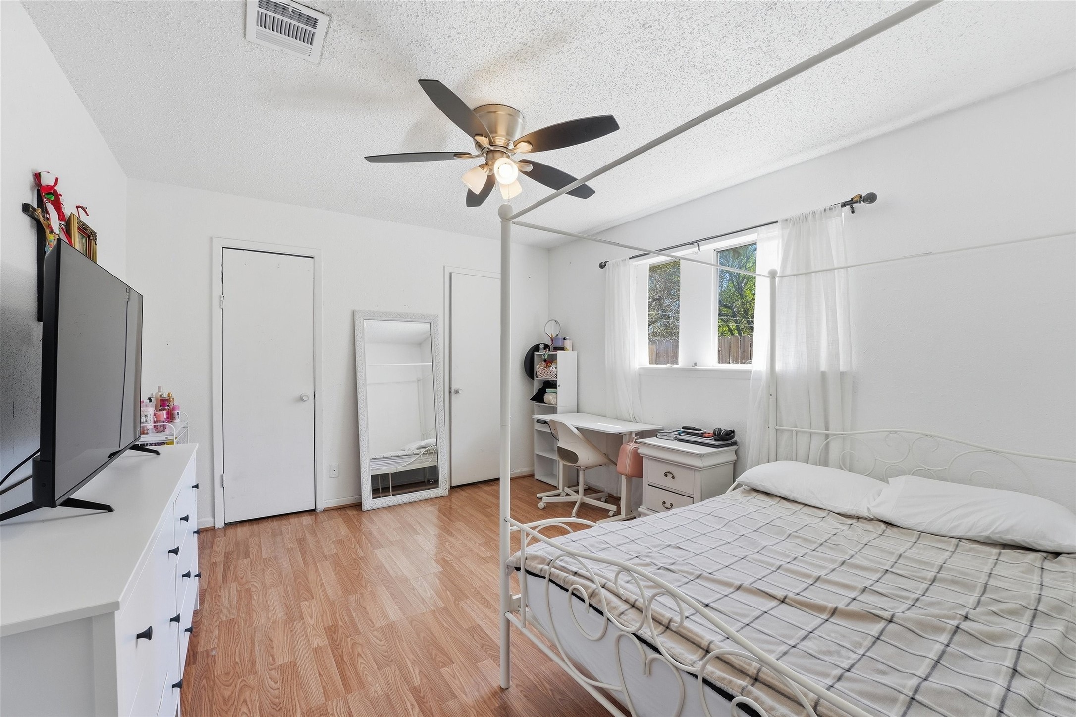 6203 Sunnygate Drive Spring, TX 77373 - Photo 17 of 23 a bedroom with furniture and a window