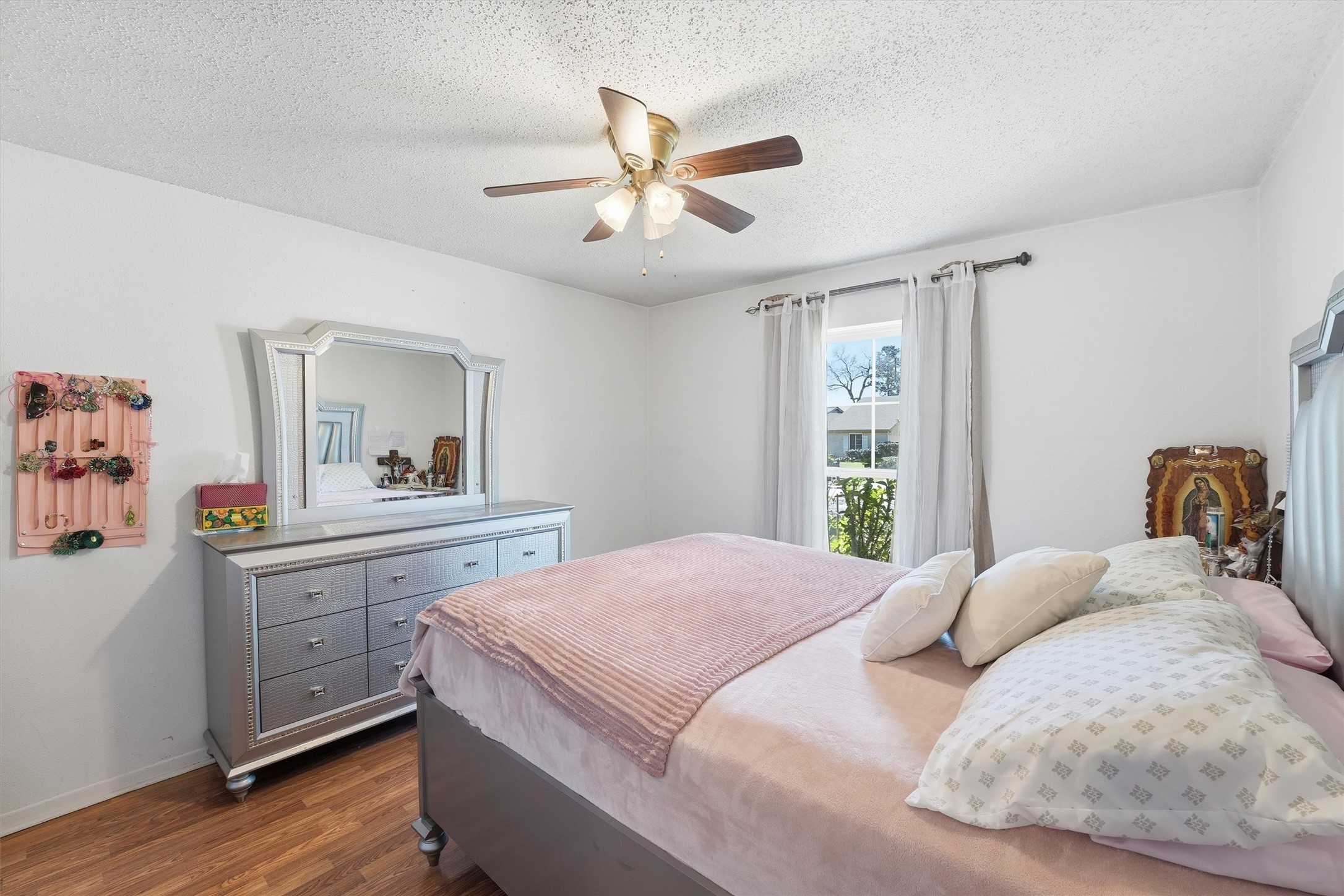 6203 Sunnygate Drive Spring, TX 77373 - Photo 8 of 23 a bedroom with a bed and a chandelier