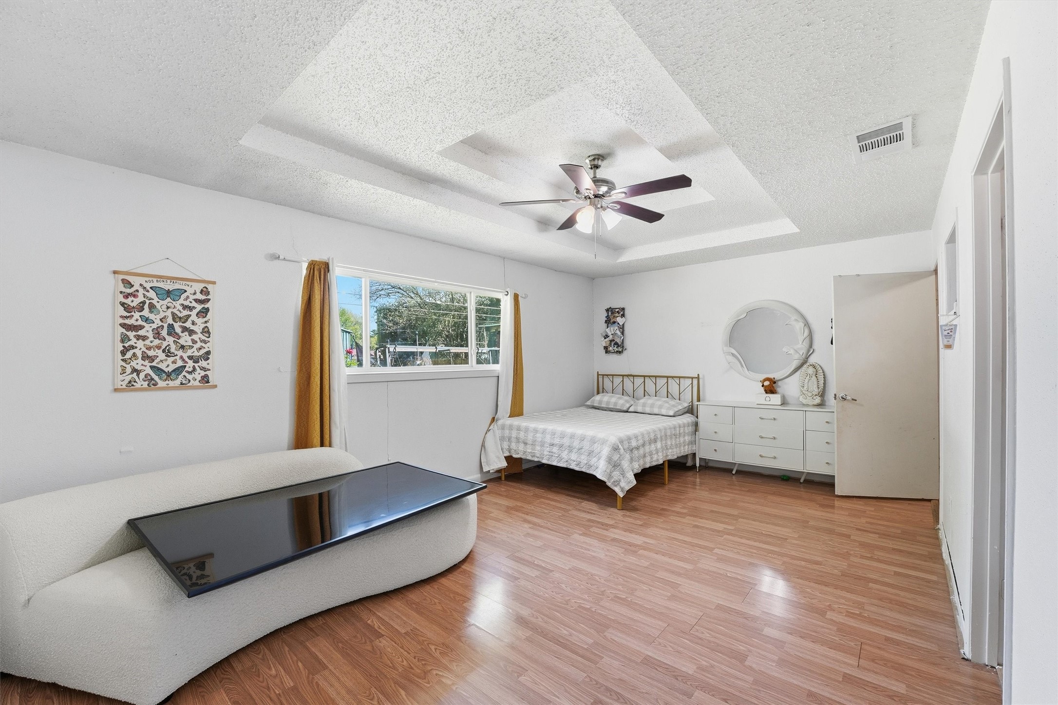 6203 Sunnygate Drive Spring, TX 77373 - Photo 10 of 23 a living room with furniture and a window
