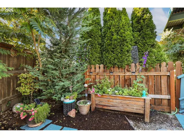 $97,222 | 1475 Green Acres Road, Unit 121, Eugene, OR 97408