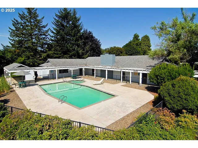 $97,222 | 1475 Green Acres Road, Unit 121, Eugene, OR 97408