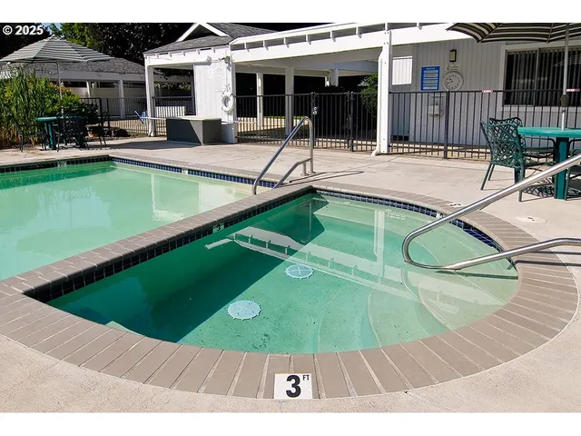 $97,222 | 1475 Green Acres Road, Unit 121, Eugene, OR 97408