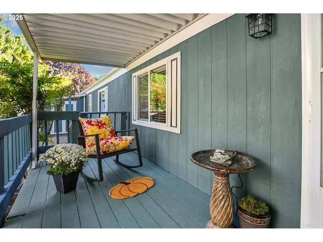 $97,222 | 1475 Green Acres Road, Unit 121, Eugene, OR 97408