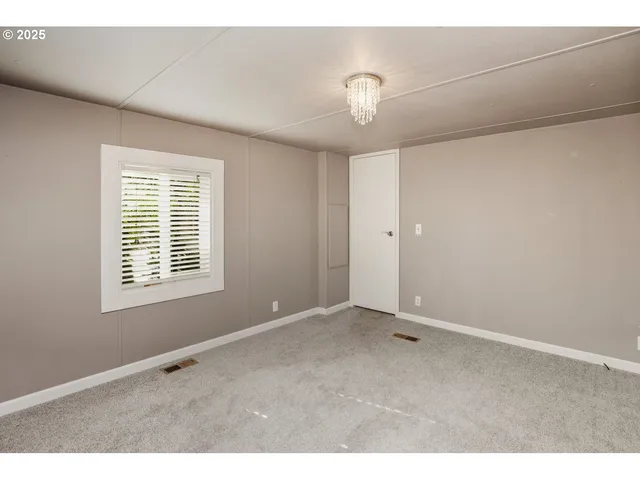 $97,222 | 1475 Green Acres Road, Unit 121, Eugene, OR 97408