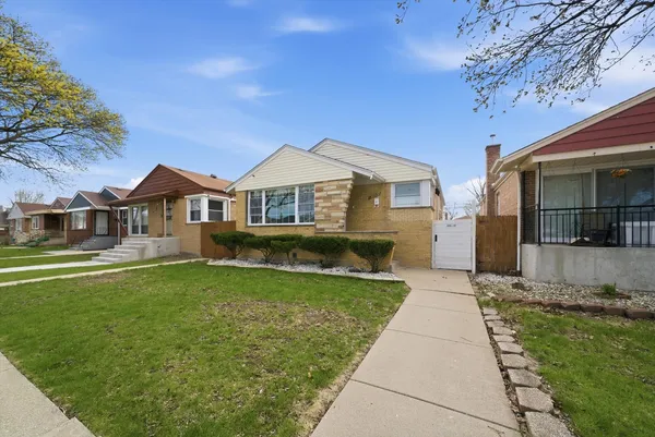 $449,900 | 3853 West 83rd Place, Chicago, IL 60652