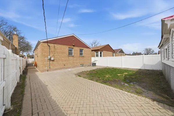 $449,900 | 3853 West 83rd Place, Chicago, IL 60652