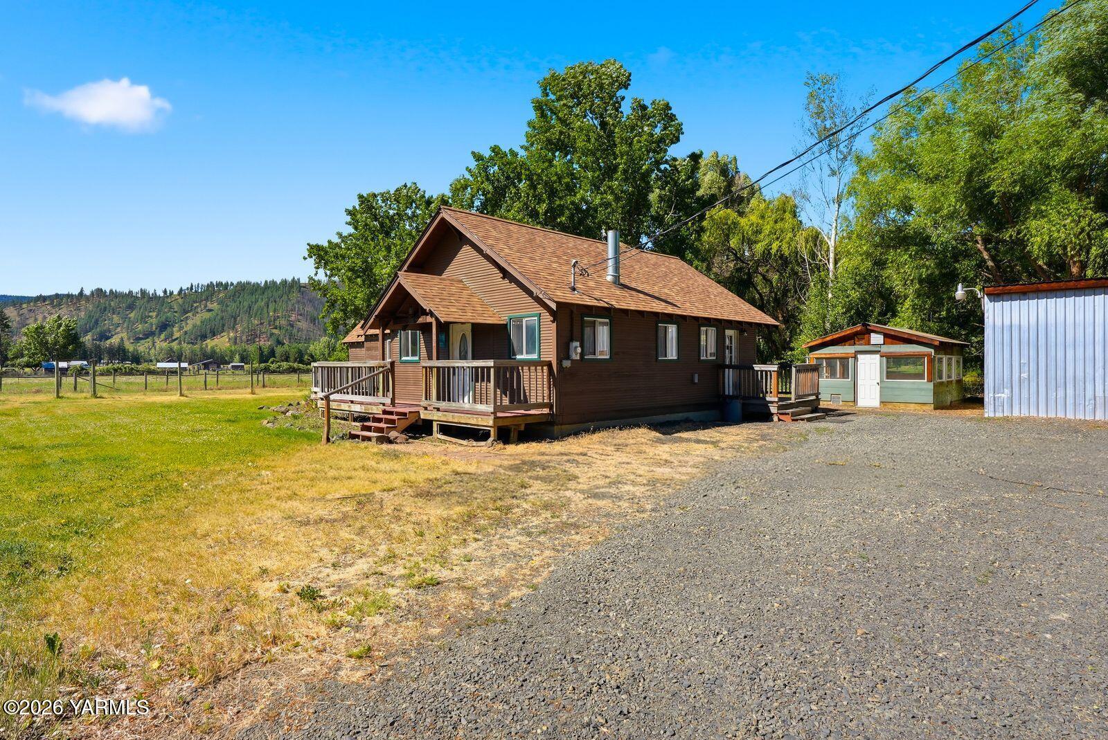 3780 Nile Road Naches, WA 98937 - Photo 3 of 43 a house with a outdoor space