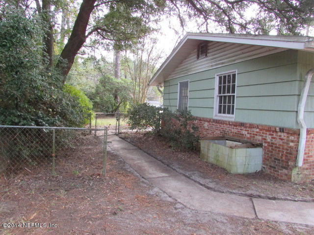 5837 Retha Road Jacksonville, FL 32254 - Photo 6 of 21 Right side