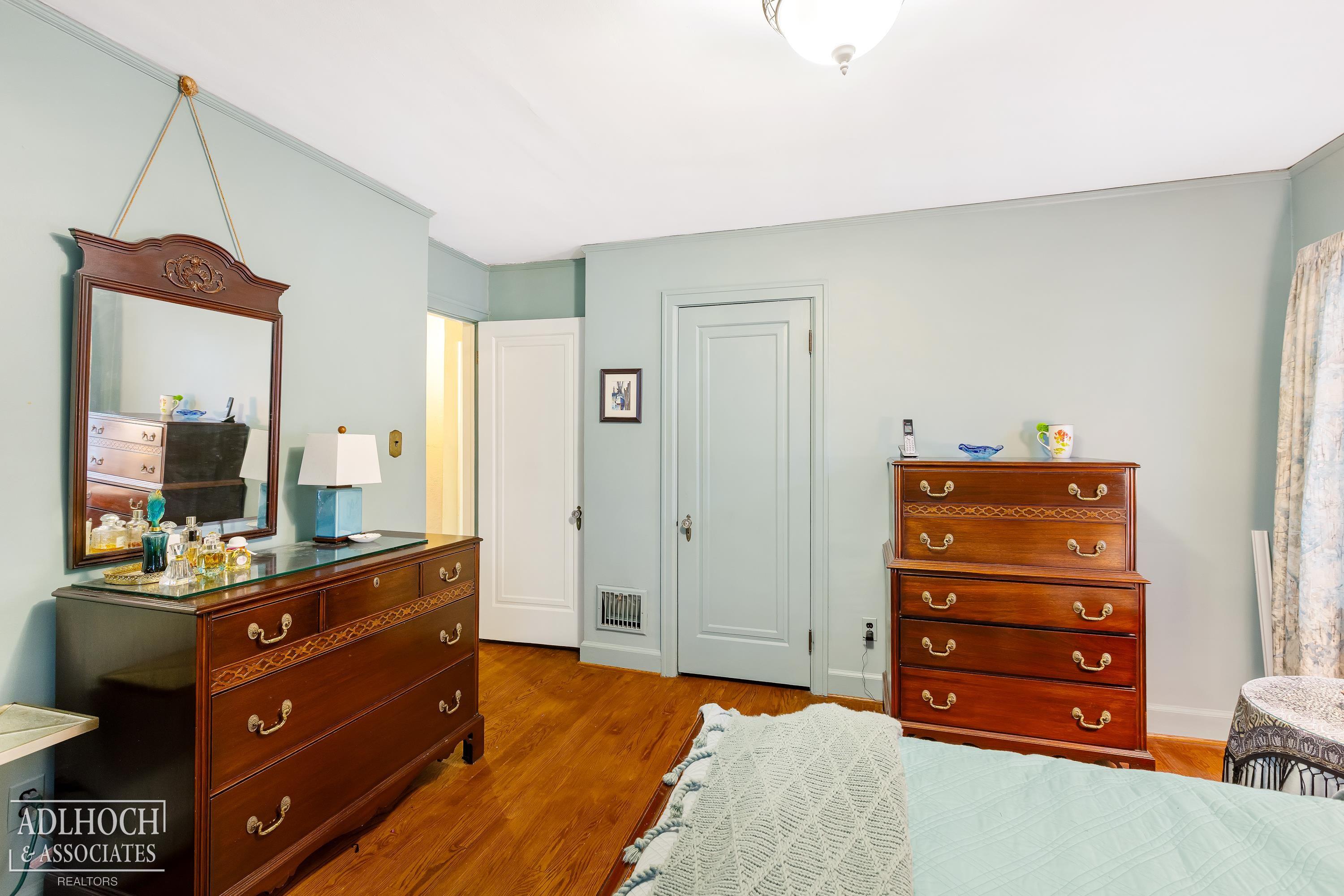 913 Fisher Road Grosse Pointe, MI 48230 - Photo 24 of 34 50161548-cbac5470-defd-4191-8896-0ab631e008b3.JPG