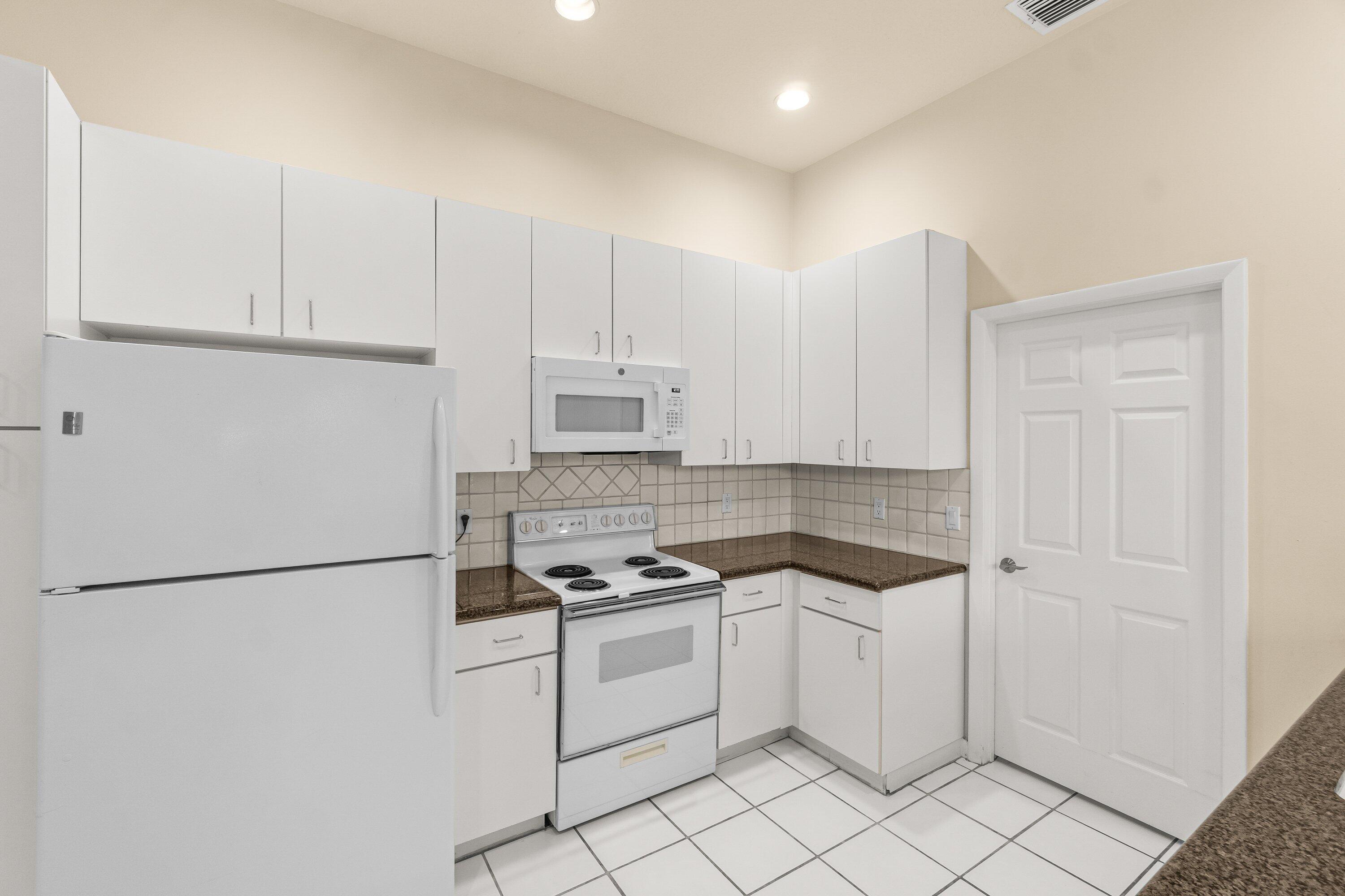 23298 Torre Circle Boca Raton, FL 33433 - Photo 11 of 35 012-23298TorreCircle-BocaRaton-FL-33433-