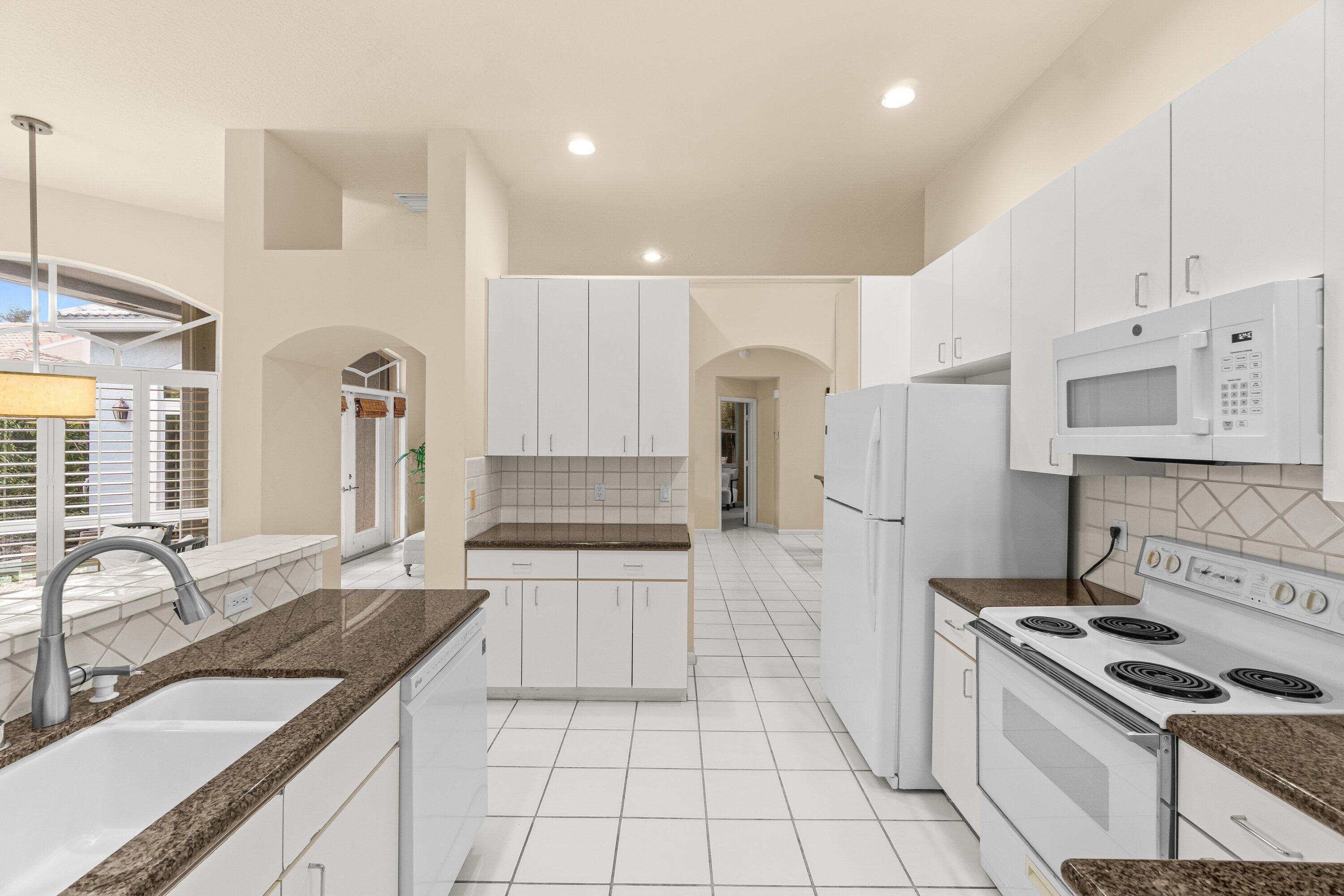 23298 Torre Circle Boca Raton, FL 33433 - Photo 12 of 35 013-23298TorreCircle-BocaRaton-FL-33433-