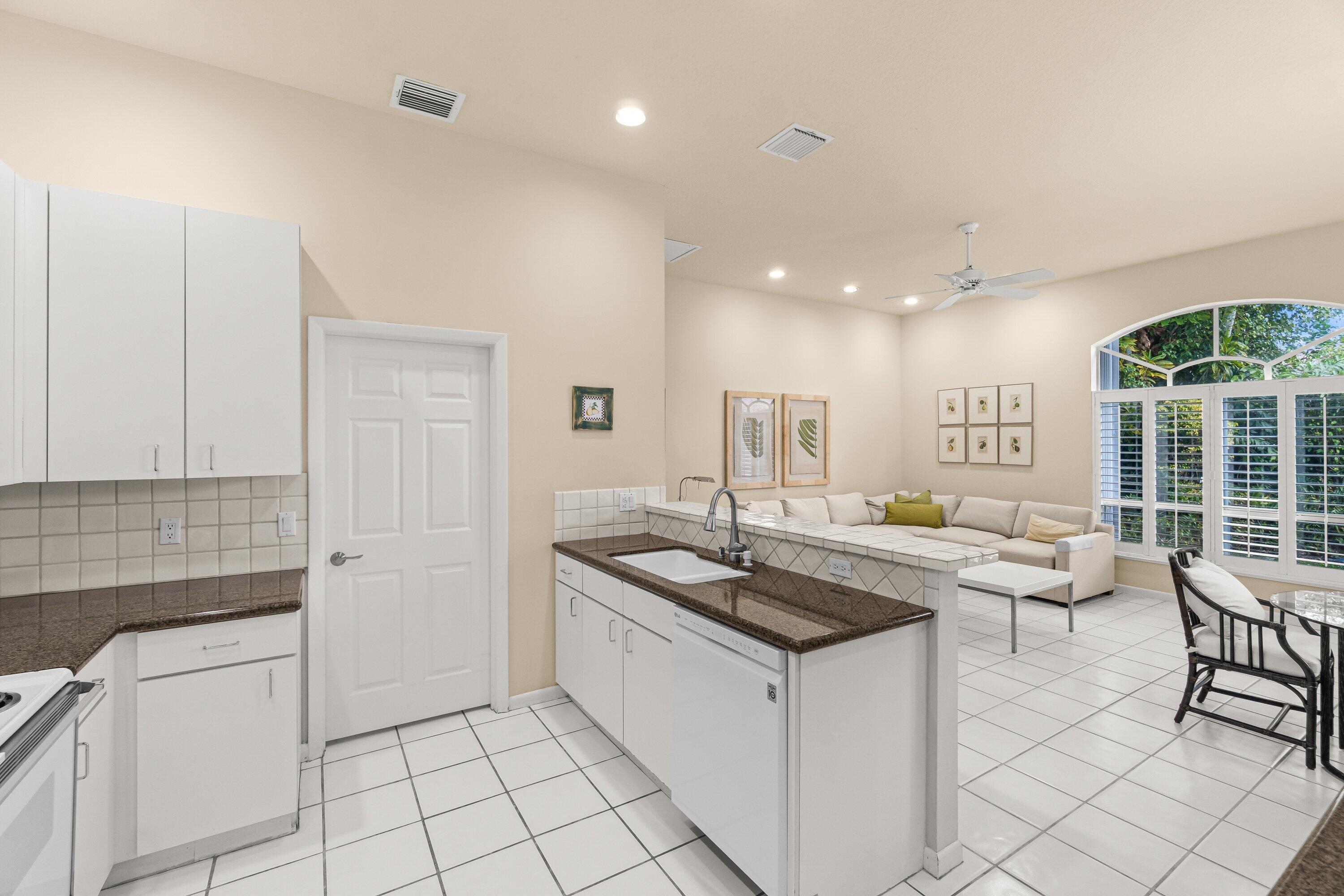 23298 Torre Circle Boca Raton, FL 33433 - Photo 10 of 35 011-23298TorreCircle-BocaRaton-FL-33433-