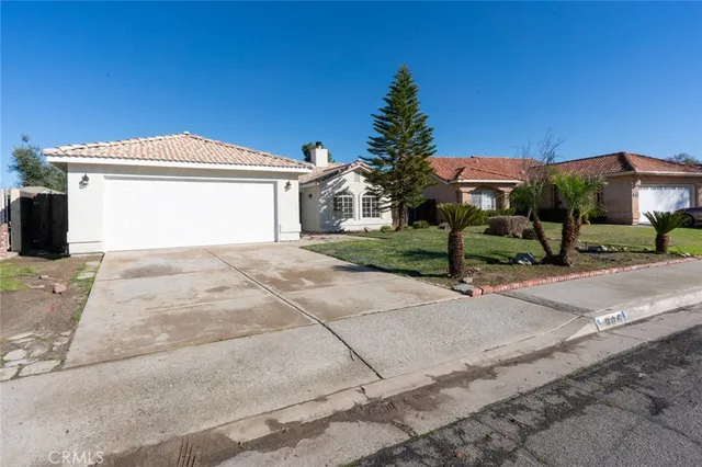 $379,900 | 906 Don Medico Drive, Hanford, CA 93230