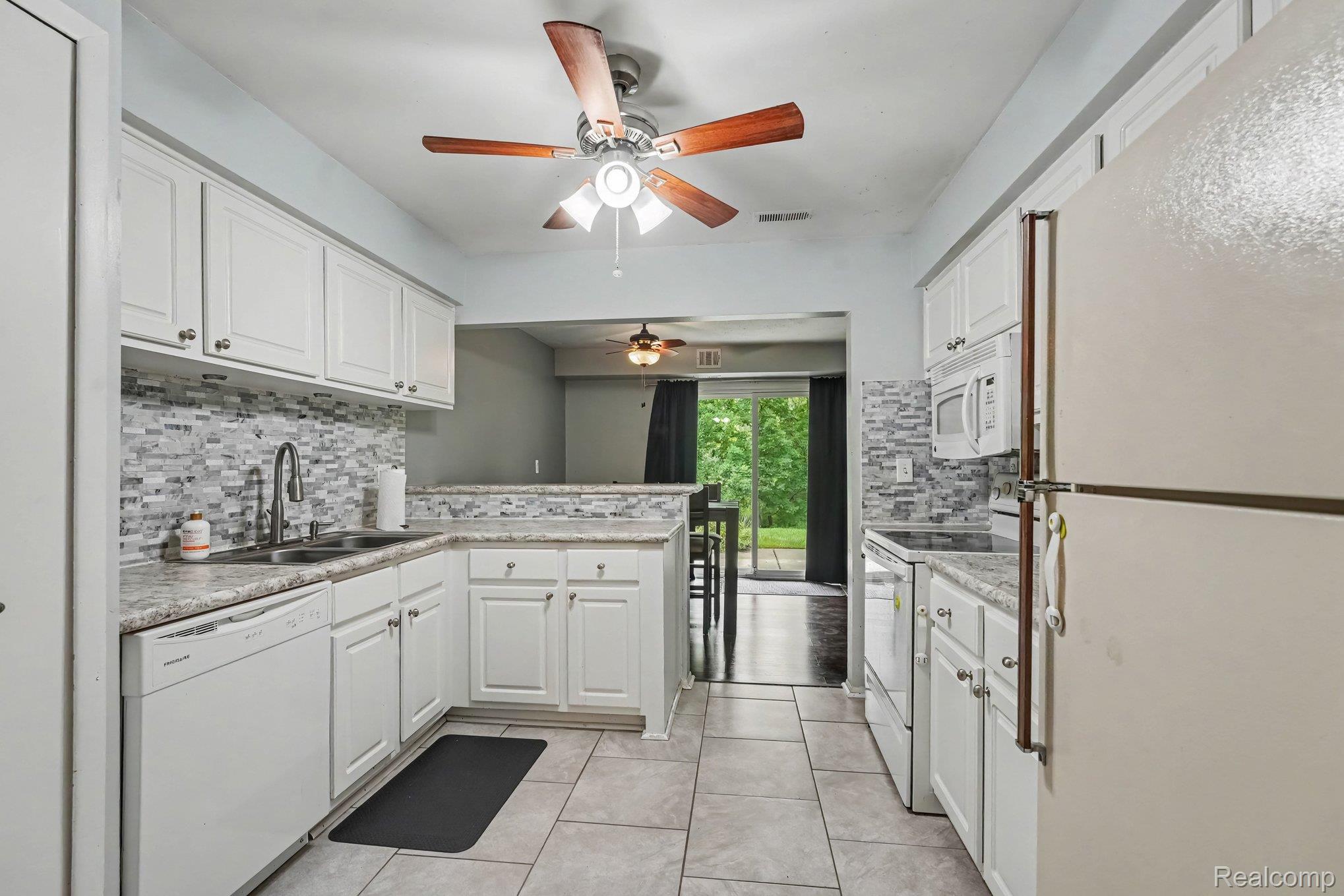 1683 Riverside Drive, Unit 2 Rochester, MI 48309 - Photo 10 of 25 011_file_9489.jpg