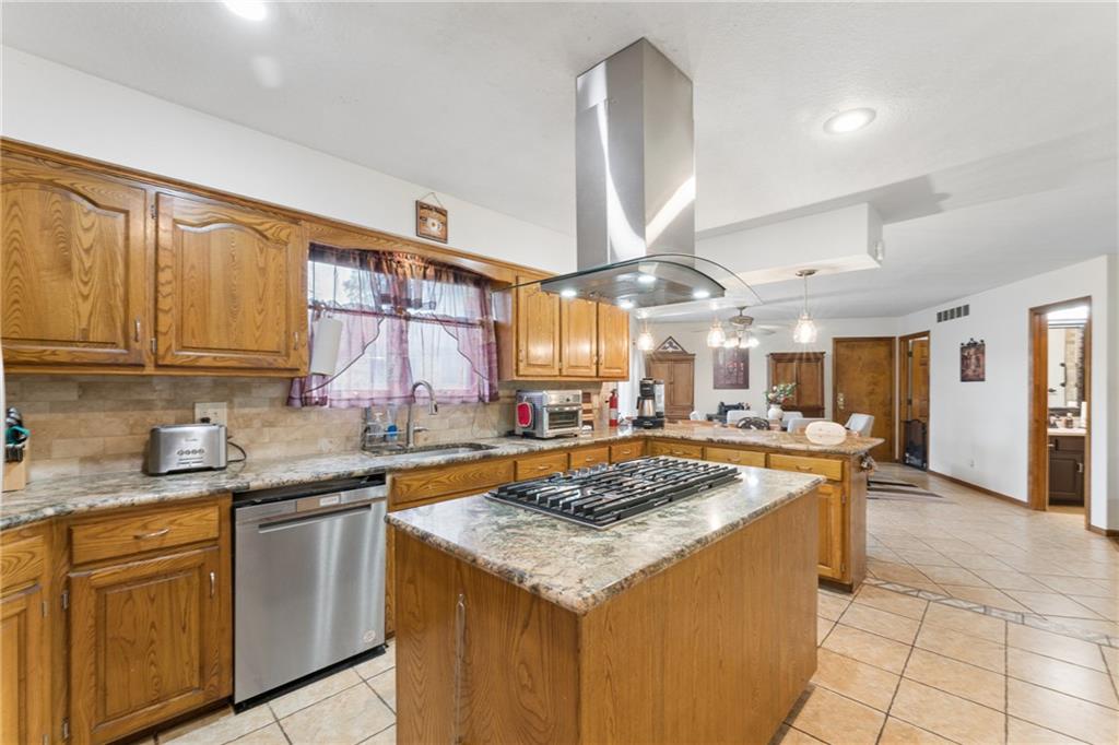 12301 Frost Road Kansas City, MO 64138 - Photo 15 of 63