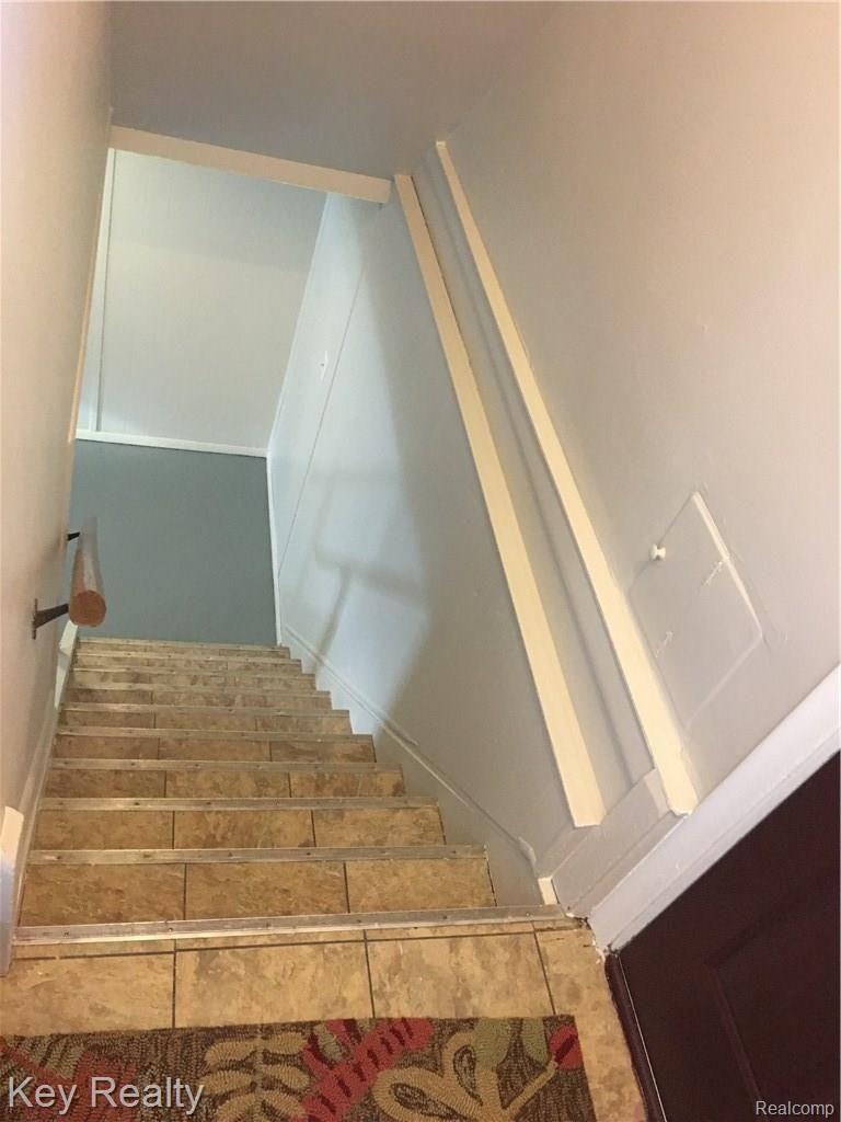 17525 Quarry Road Riverview, MI 48193 - Photo 13 of 18 Stairway to basement