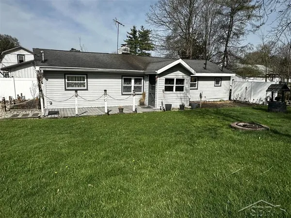 $189,900 | 520 West Jessie Road, Sanford, MI 48657