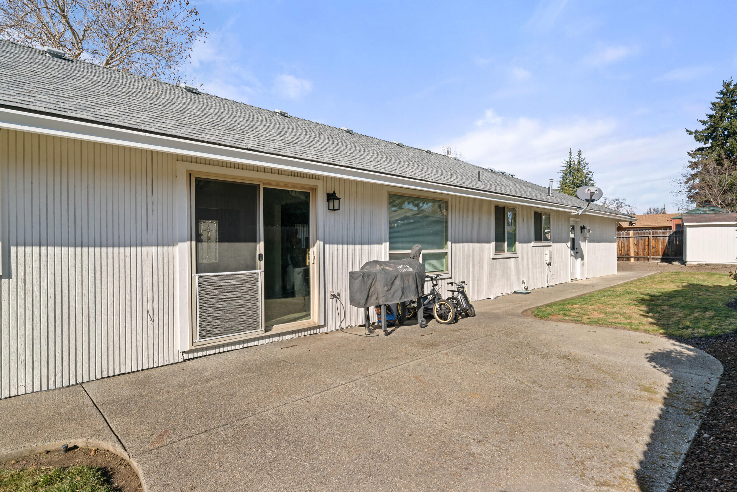 2906 Aldersgate Road Medford, OR 97504 - Photo 25 of 39 21_2906 aldersgate rd, medford-21
