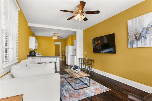 $2,000 | 3425 Dauphine Street, New Orleans, LA 70117